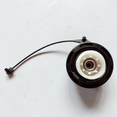 31010-v1390 Plastic Fuel Tank Cap with Durable Plastic Material