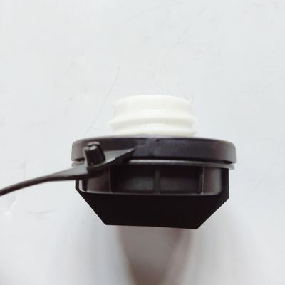 31010-v1390 Plastic Fuel Tank Cap with Durable Plastic Material